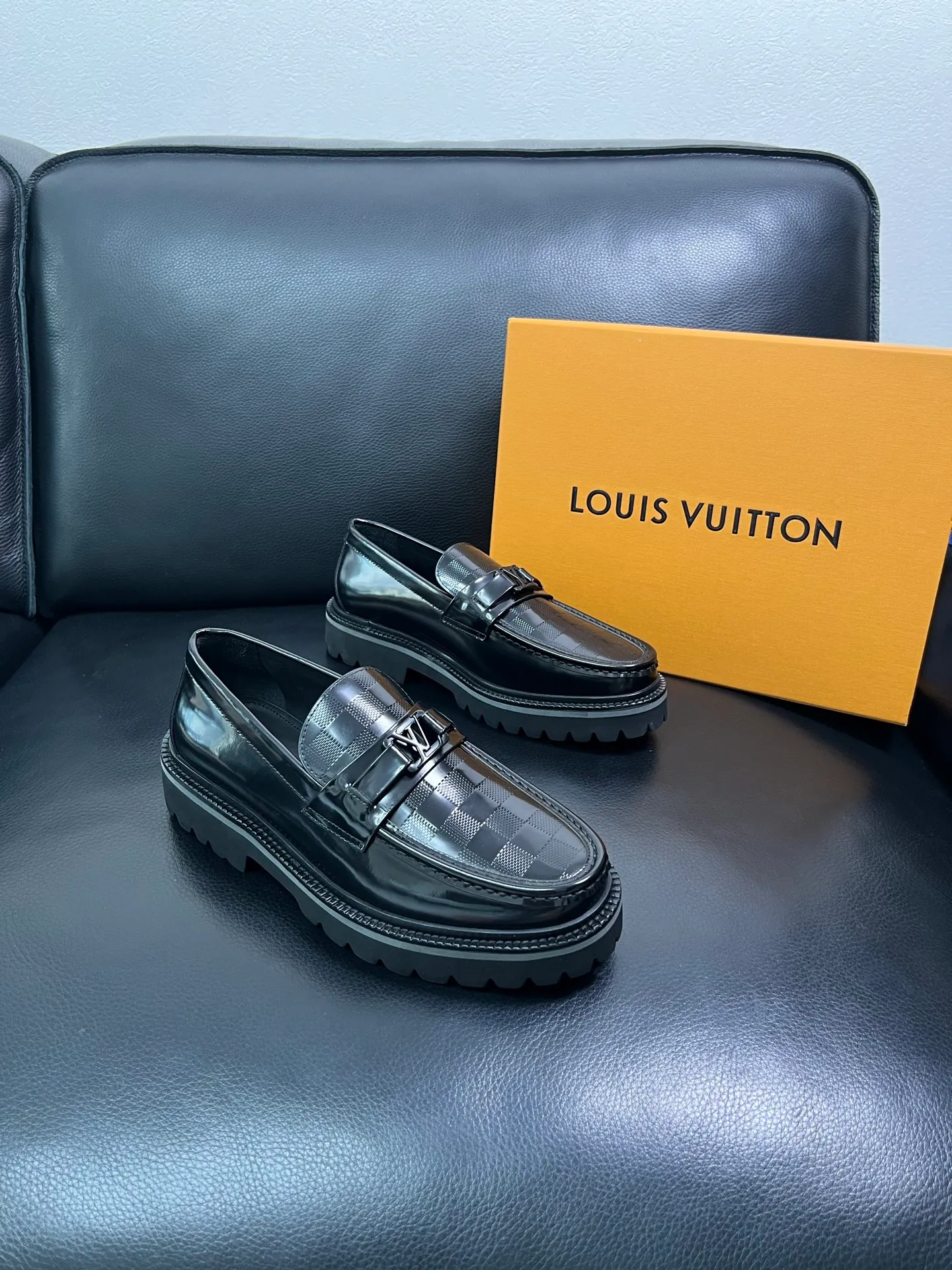 Men's shoes 💰780 Lv top purchasing Louis Vuitton leather shoes counter synchronization, uppers imported from Italy, imported water-dyed cowhide lining, soles: original soles specially provided by the original factory, original factory follow-up goods, high quality, welcome to compare, code number 38-44 (customized 45) 85842